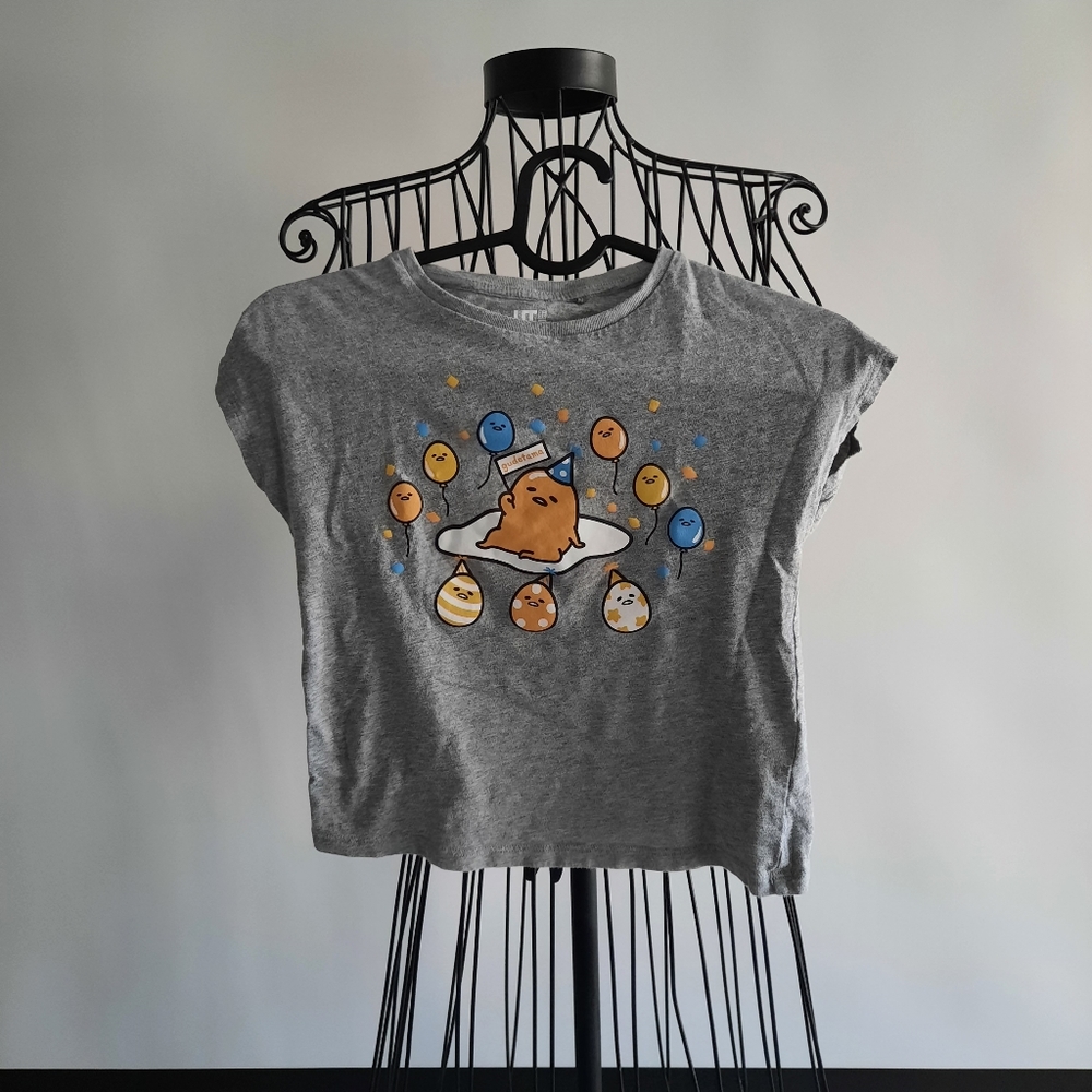 Uniqlo Gudetama tshirt